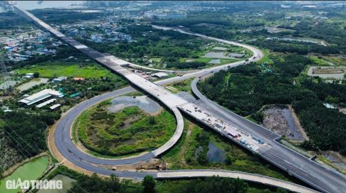 THẢM NHỰA NHỮNG MÉT CUỐI CÙNG ĐOẠN 18.8KM CAO TỐC BẾN LỨC - LONG THÀNH