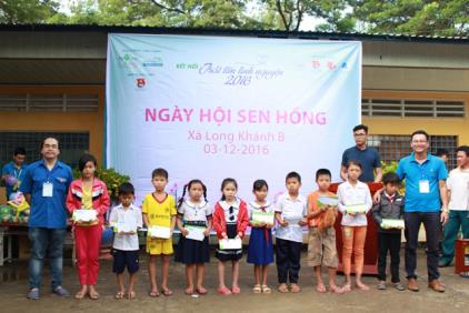 “KẾT NỐI TRÁI TIM TÌNH NGUYỆN 2016” HỖ TRỢ HƠN 3 TỈ ĐỒNG CHO NGƯỜI DÂN ĐỒNG THÁP