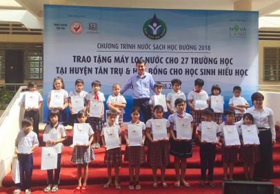 27 TRƯỜNG HỌC TẠI HUYỆN TÂN TRỤ, TỈNH LONG AN ĐƯỢC TRANG BỊ HÀNG TRĂM MÁY LỌC NƯỚC MỚI