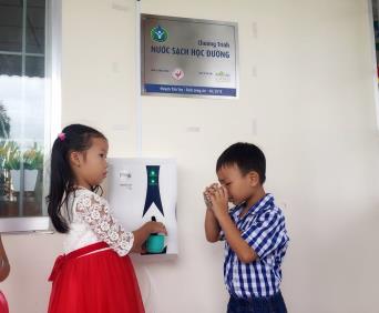 27 TRƯỜNG HỌC TẠI HUYỆN TÂN TRỤ, TỈNH LONG AN ĐƯỢC TRANG BỊ HÀNG TRĂM MÁY LỌC NƯỚC MỚI